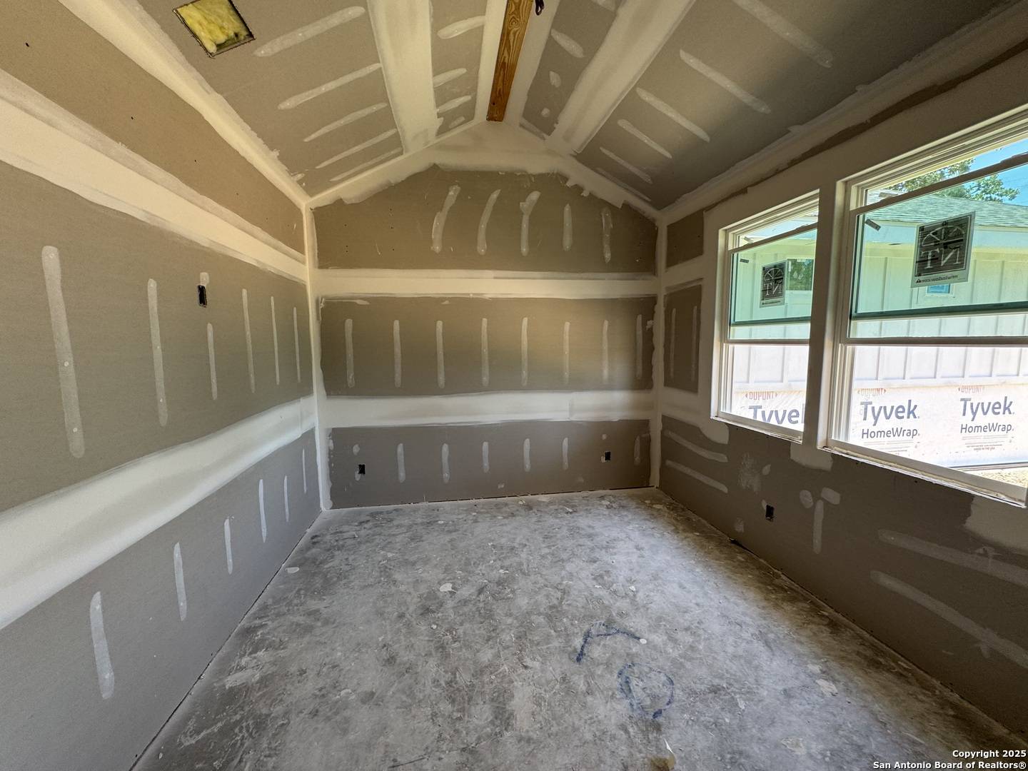 La Vernia, TX 78121,161 Timber Place