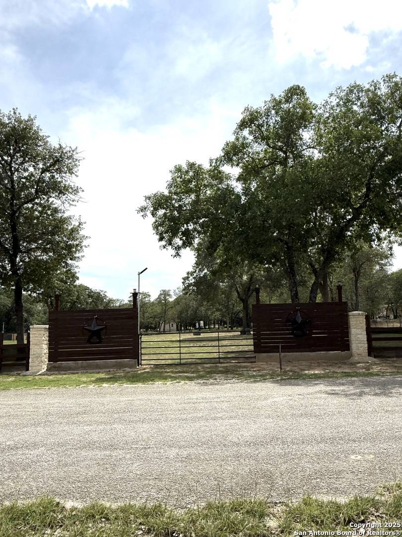 La Vernia, TX 78121,704 Hickory Sun