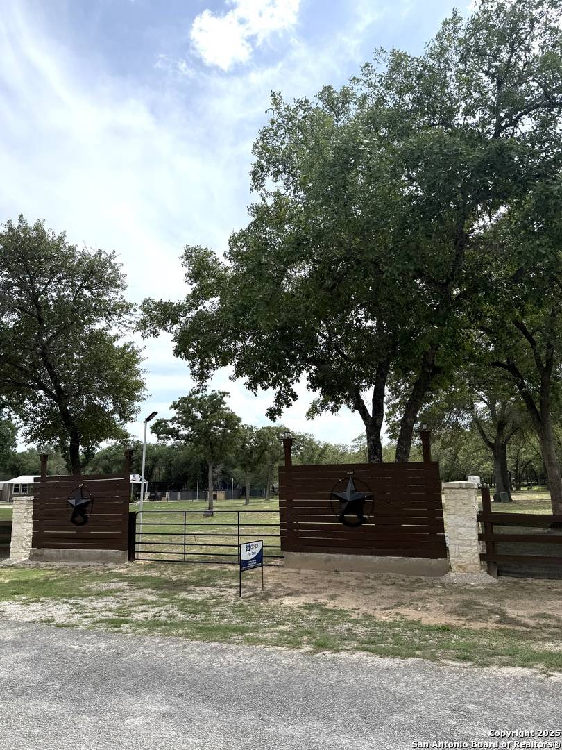 La Vernia, TX 78121,704 Hickory Sun