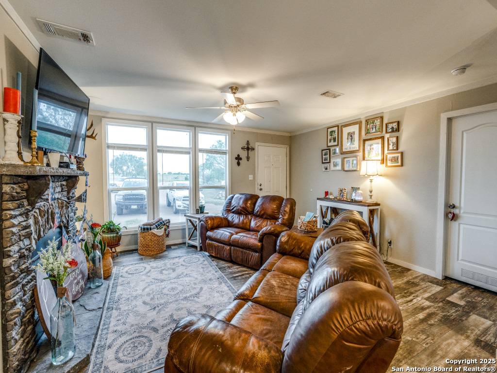 Pleasanton, TX 78064,2831 county road 430