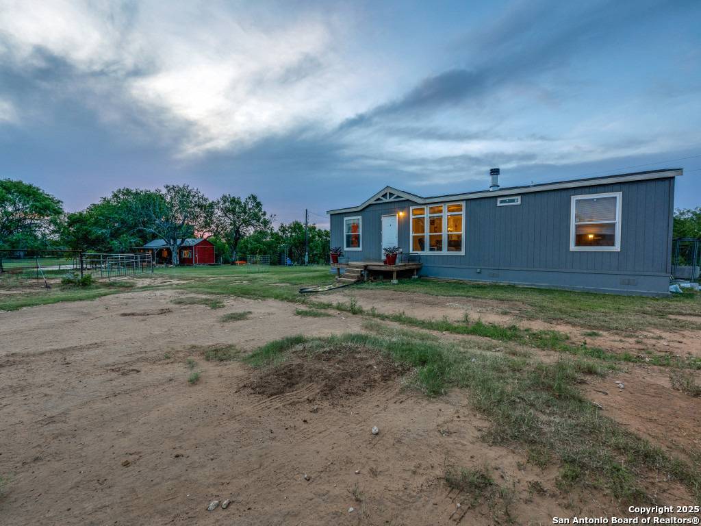 Pleasanton, TX 78064,2831 county road 430