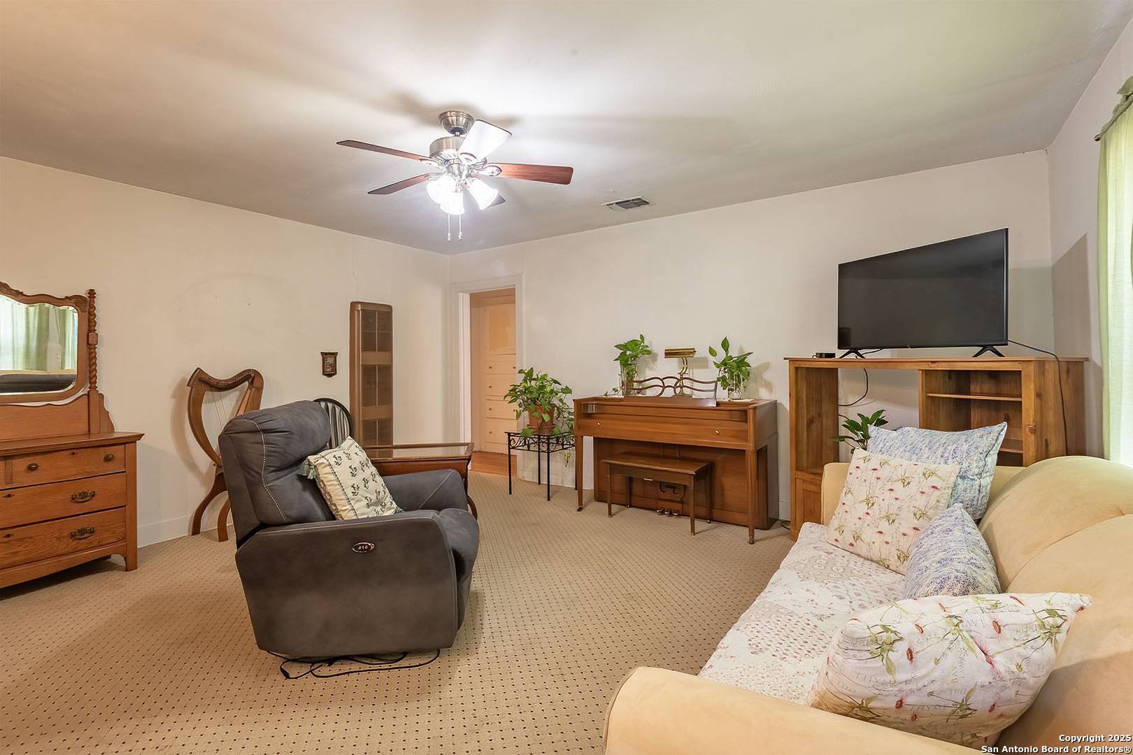 Kerrville, TX 78028,342 Main St