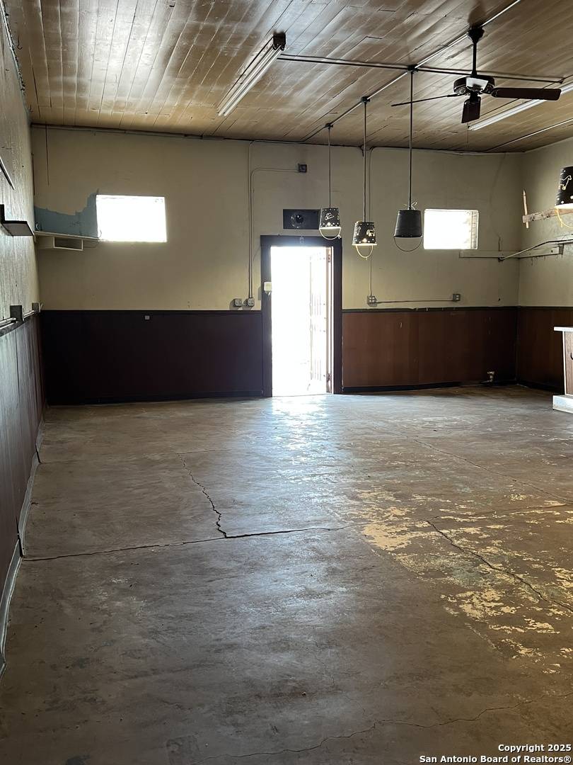 Floresville, TX 78114,2636 county road 128