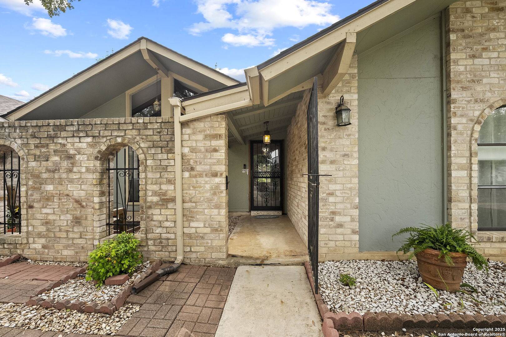 San Antonio, TX 78240,9219 George Kyle St