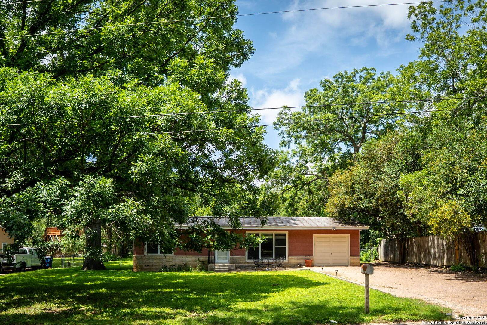 New Braunfels, TX 78130,2052 Gruene