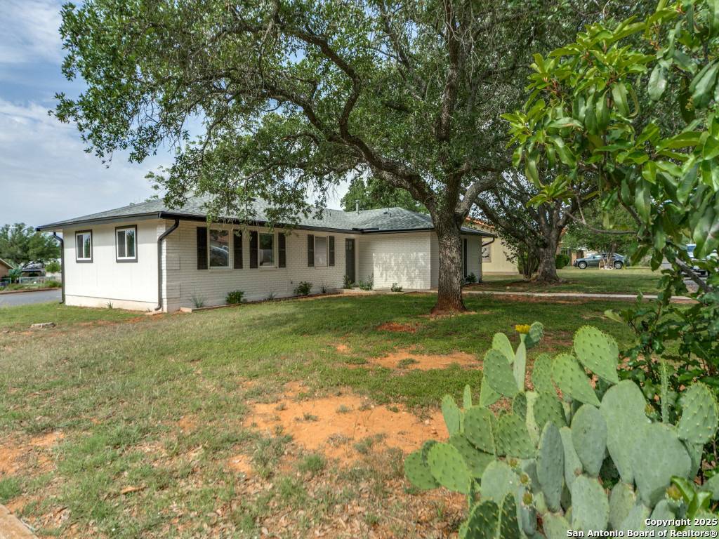 Fredericksburg, TX 78624,323 Broadmoor Dr.