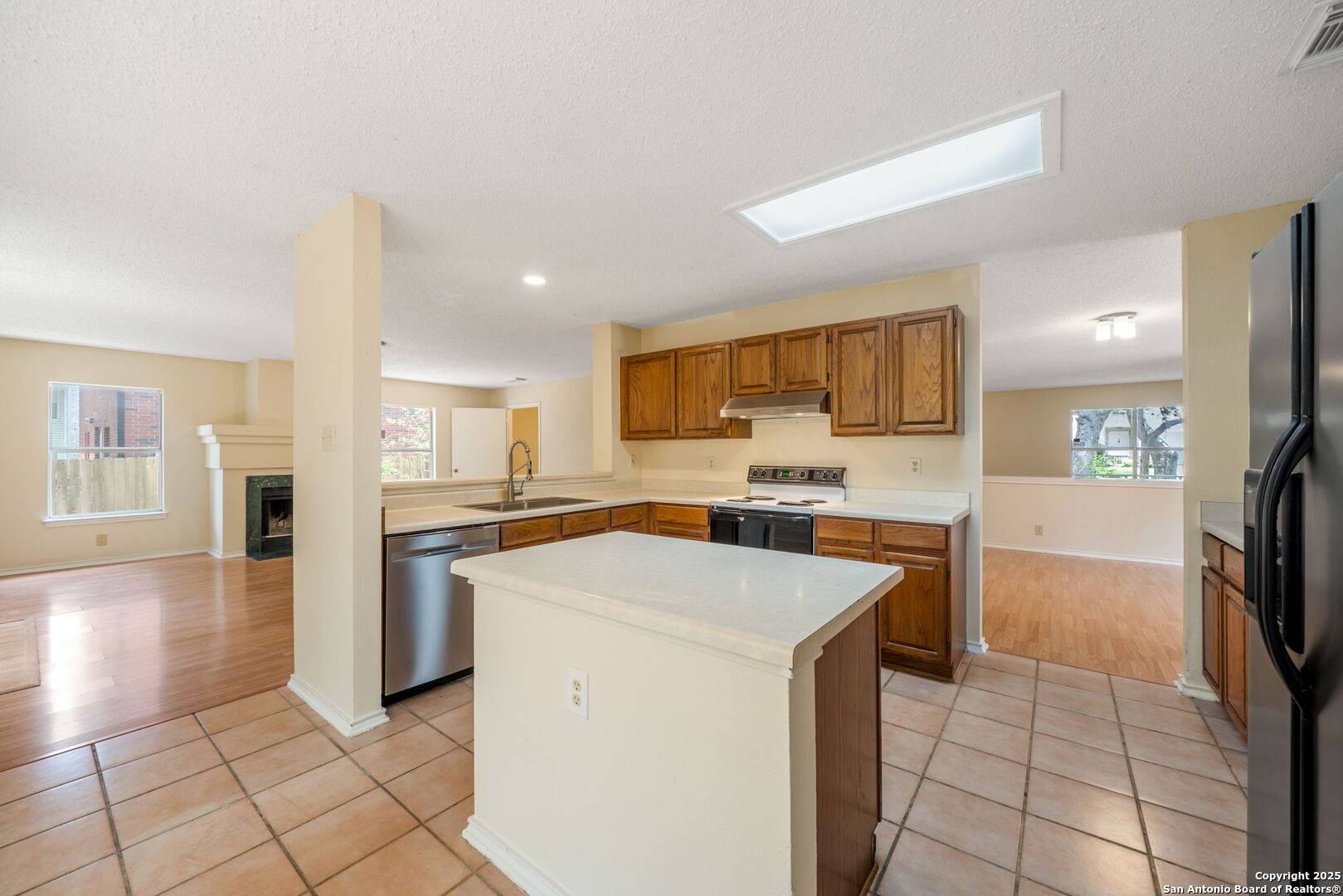 San Antonio, TX 78249,7734 Falcon Oak