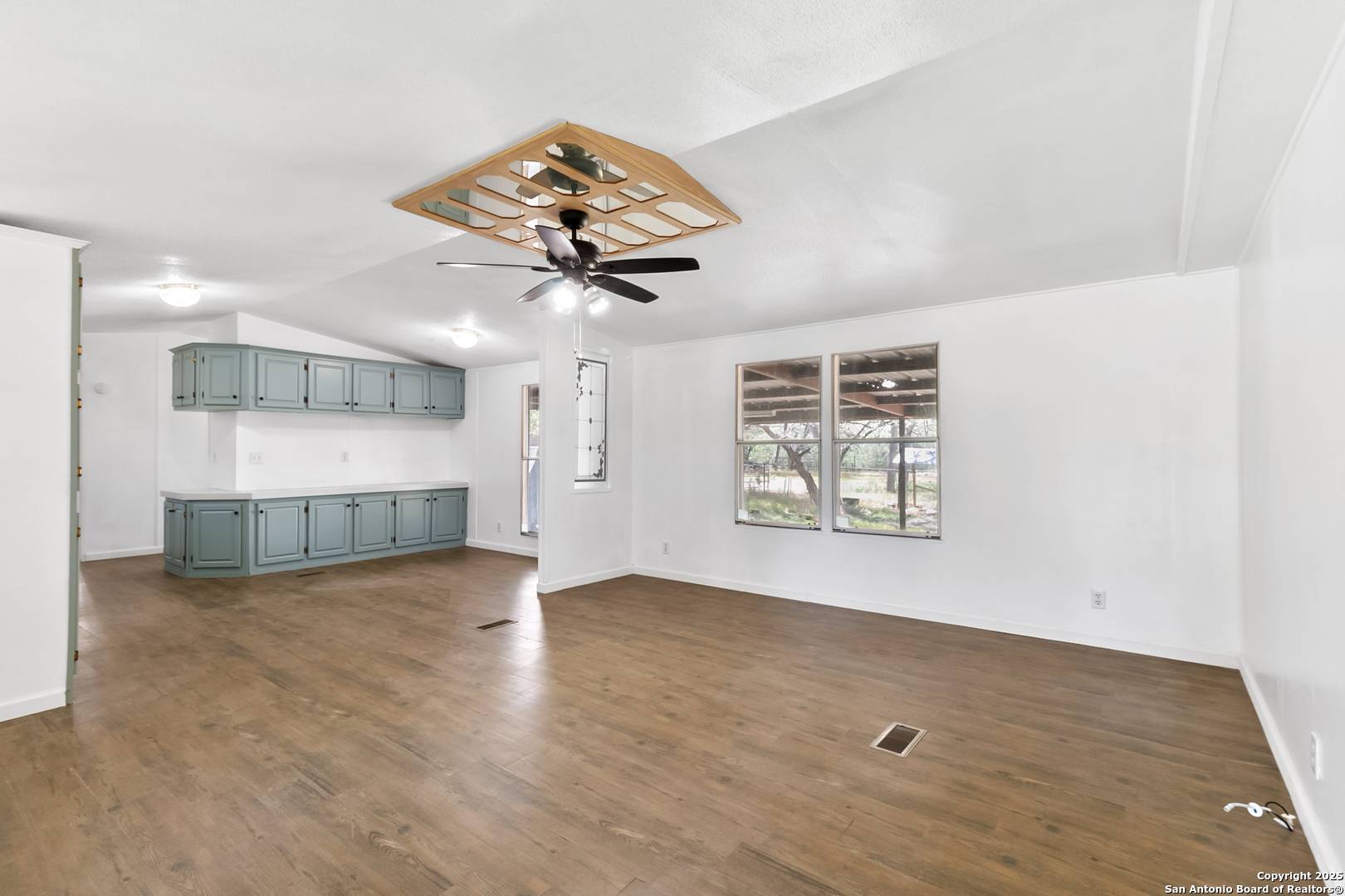 La Vernia, TX 78121,142 Oak Valley