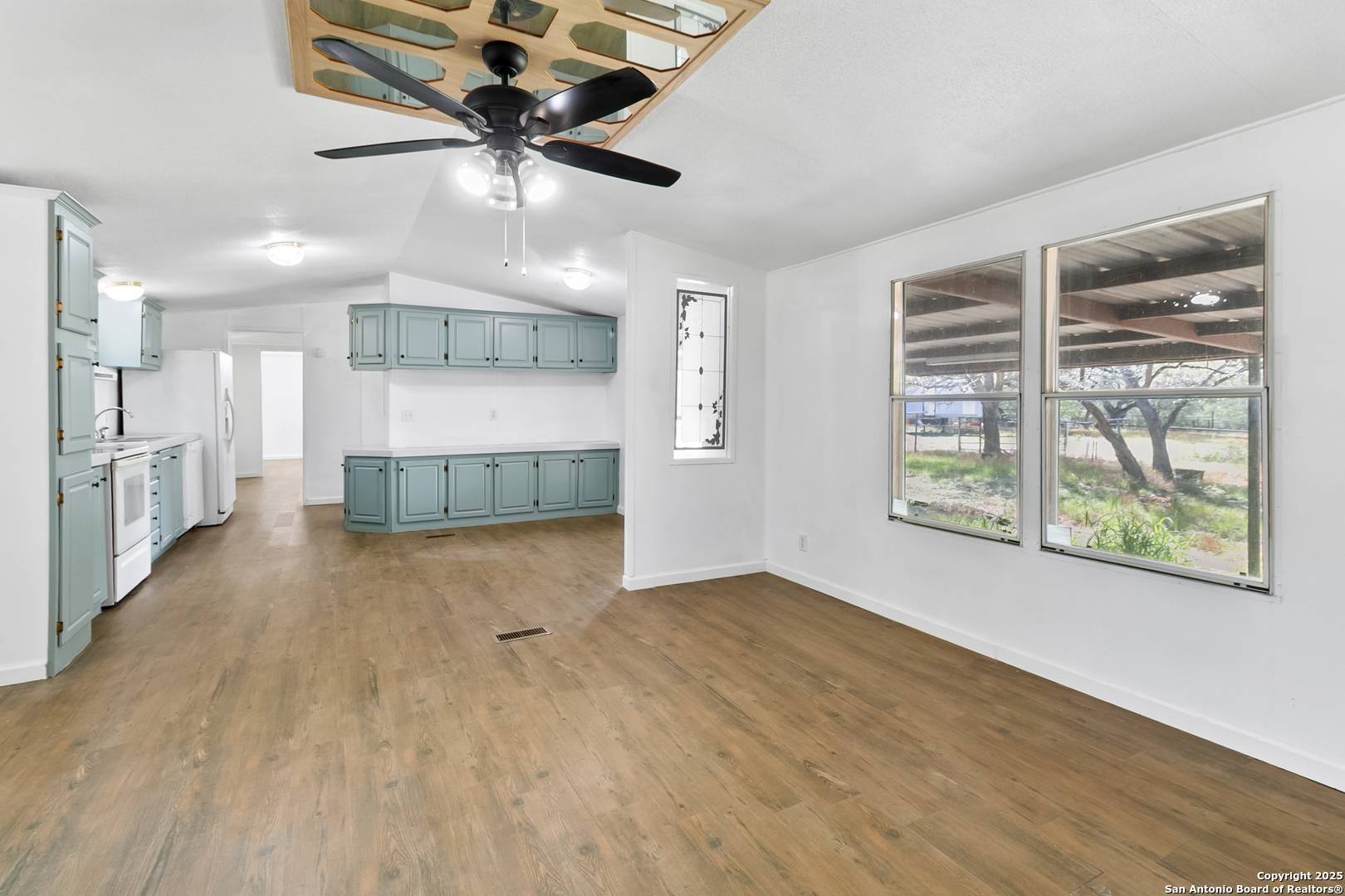 La Vernia, TX 78121,142 Oak Valley