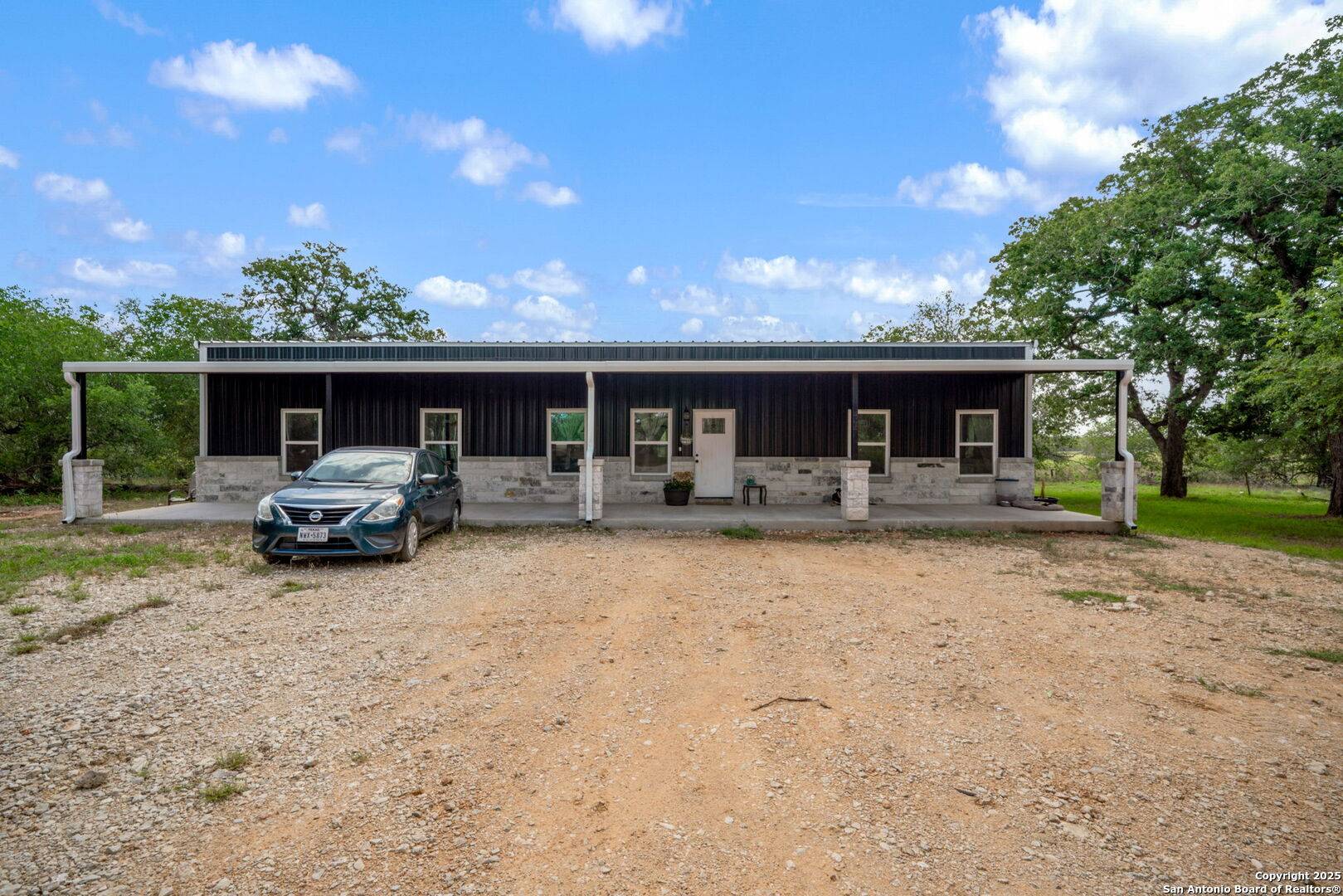 Stockdale, TX 78160-6149,332 County Road 423