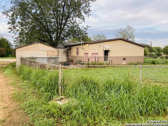 Jourdanton, TX 78026,306 campbell