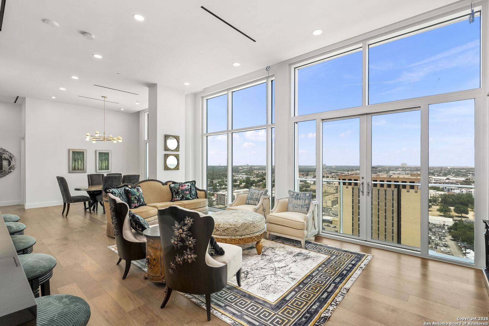 San Antonio, TX 78205,123 Lexington UNIT 1703
