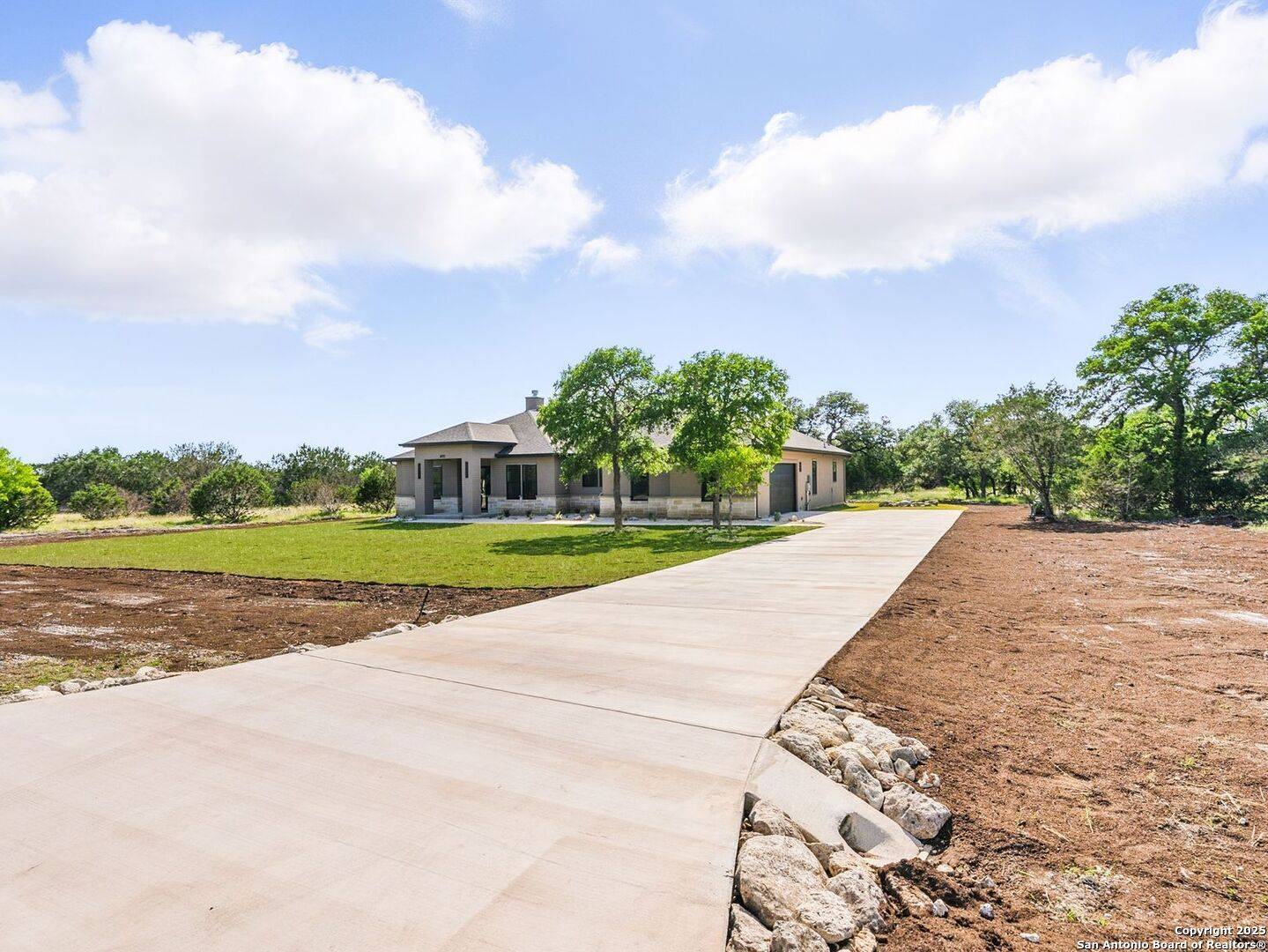 Pipe Creek, TX 78063,492 Vaquero Dr