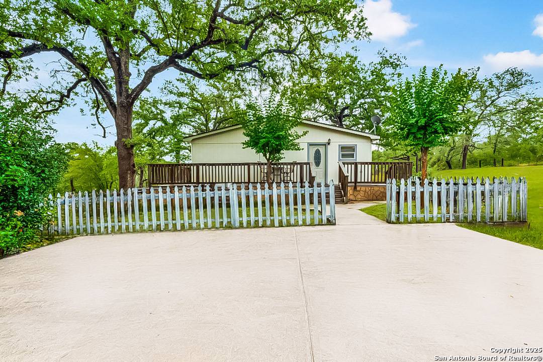 La Vernia, TX 78121,8591 Fm 775