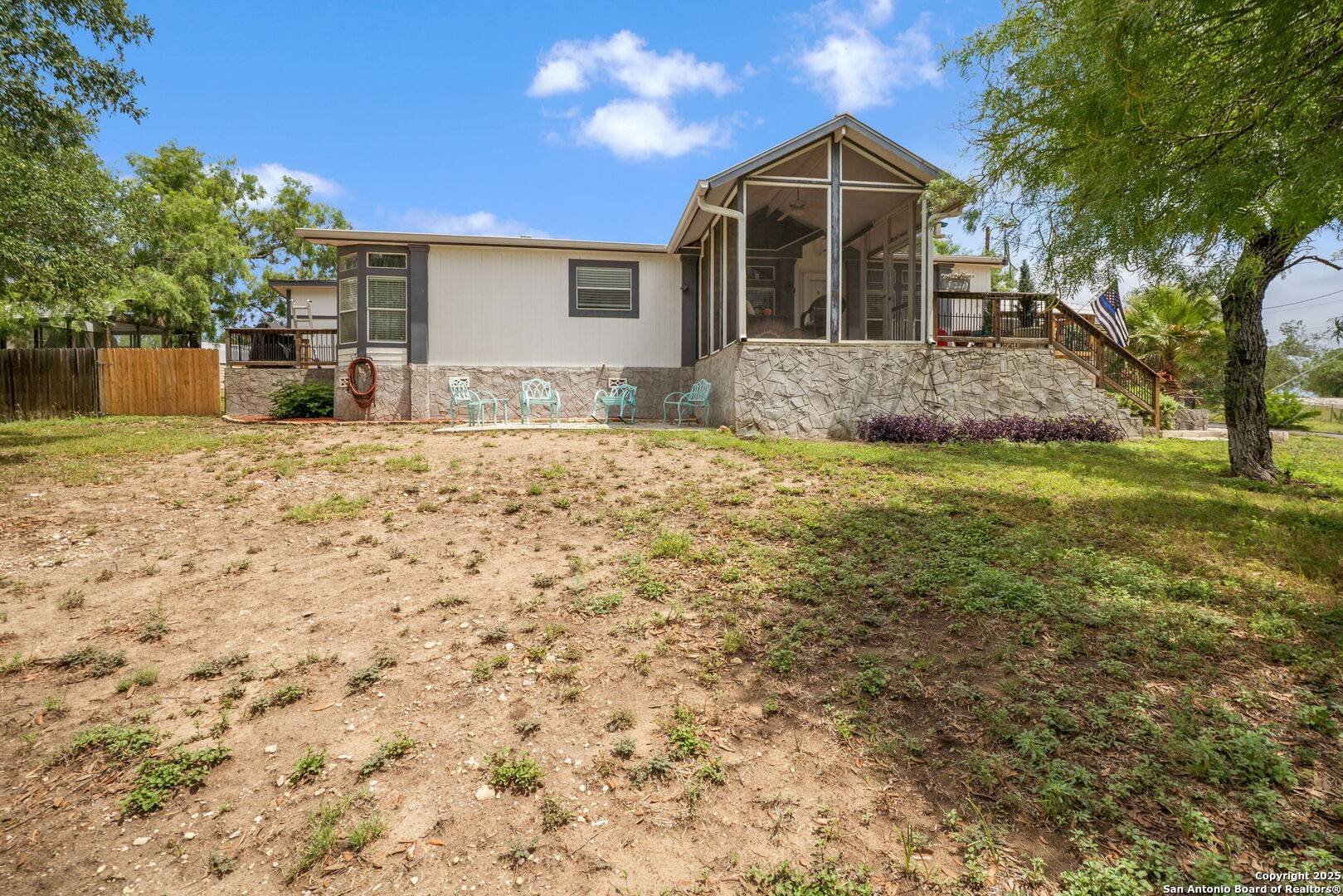 Hondo, TX 78861,347 County Road 4511