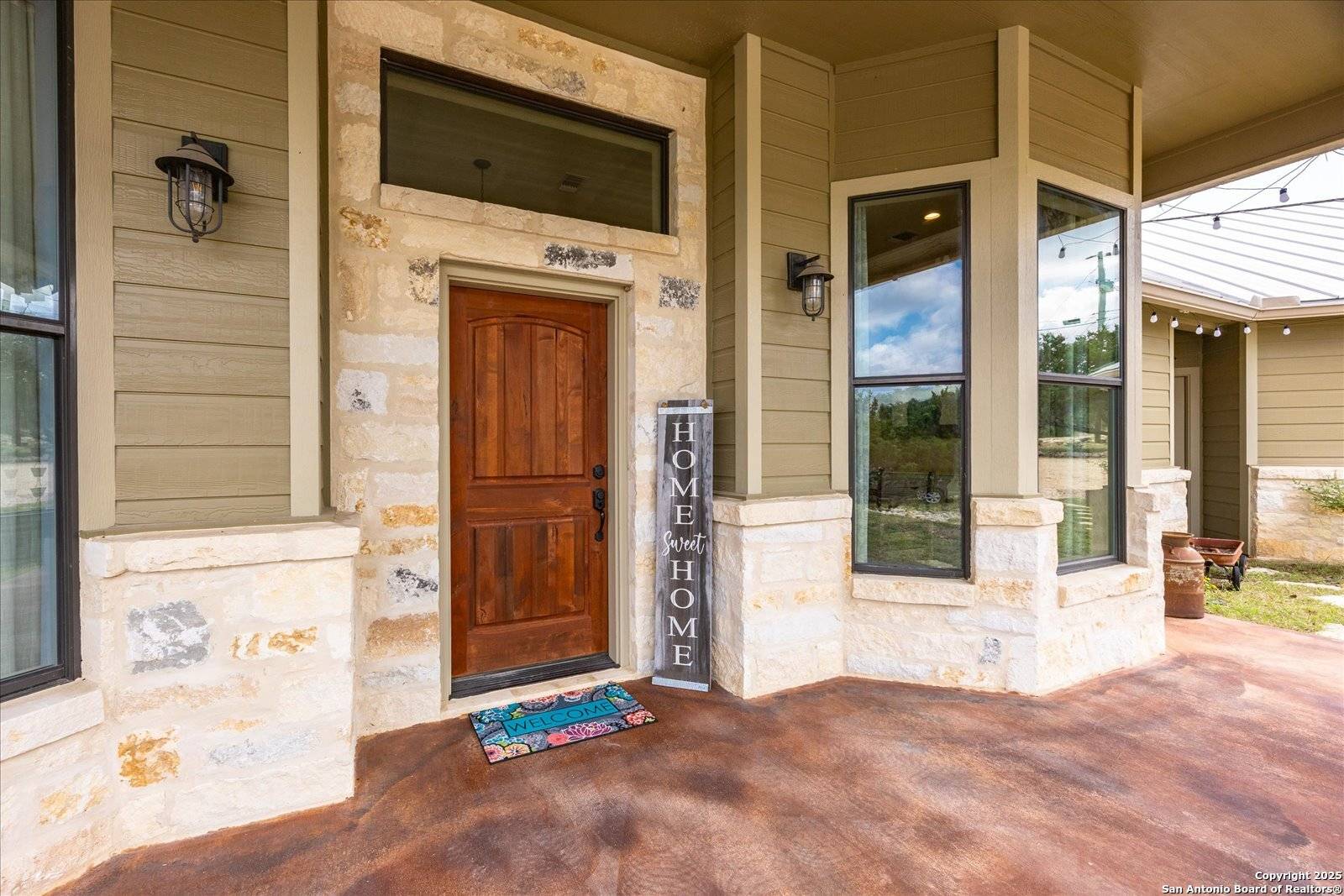 Pipe Creek, TX 78063,122 Twisting Oaks Court