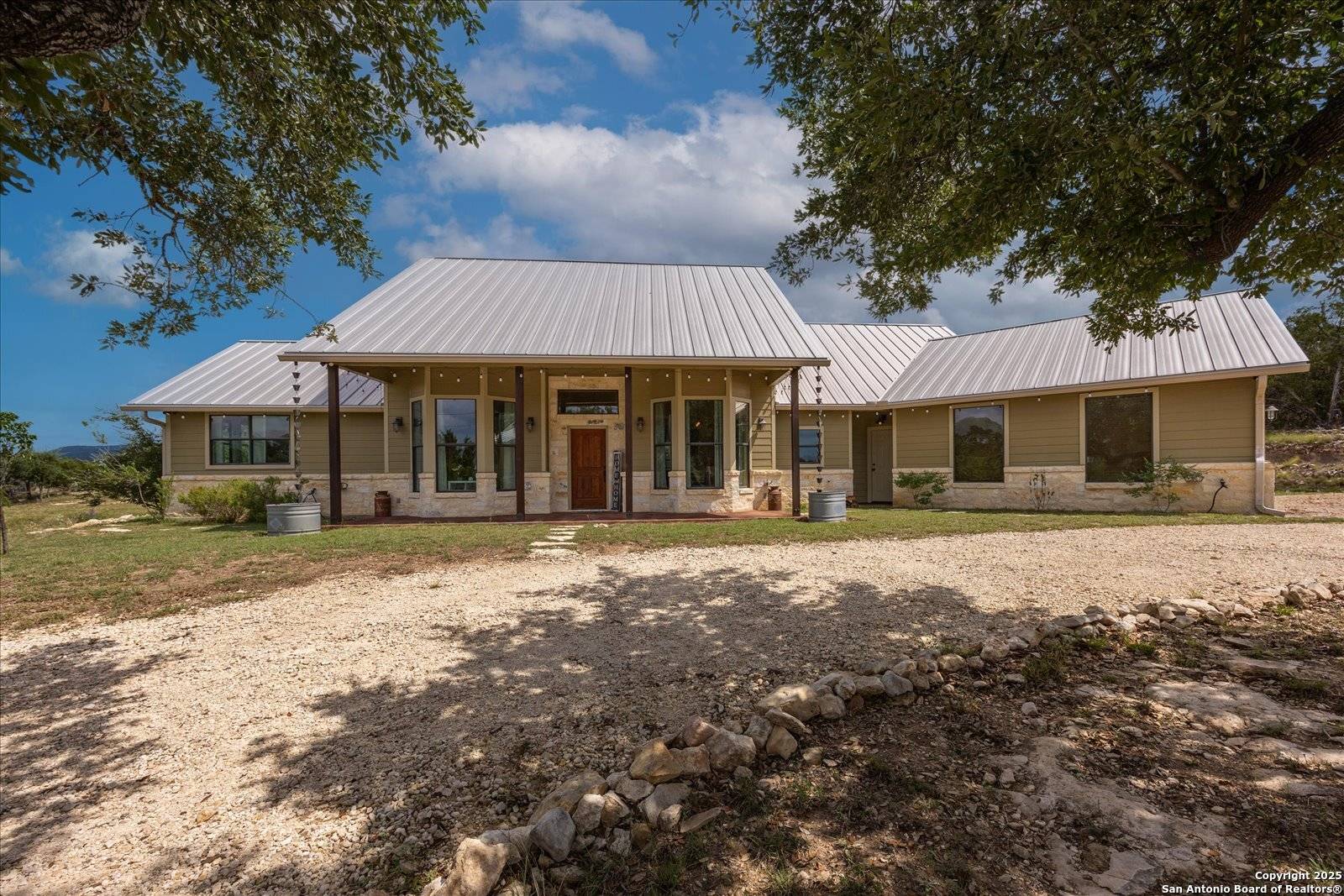 Pipe Creek, TX 78063,122 Twisting Oaks Court