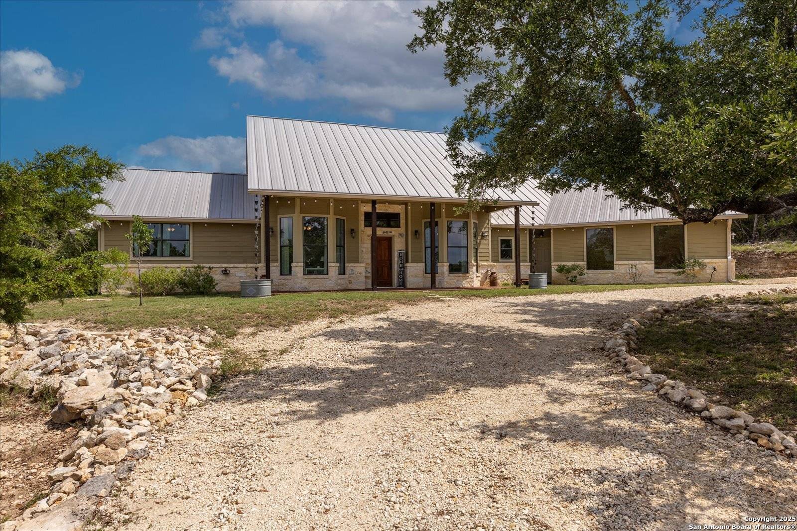 Pipe Creek, TX 78063,122 Twisting Oaks Court