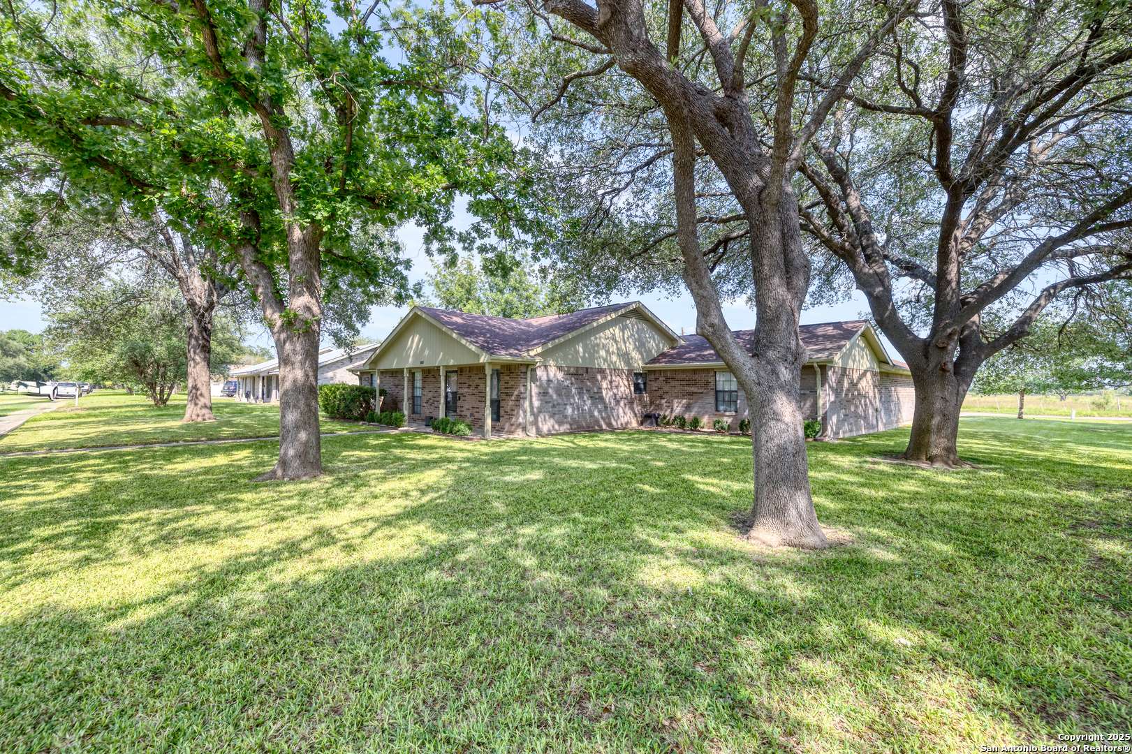 Uvalde, TX 78801,105 Bluebonnet