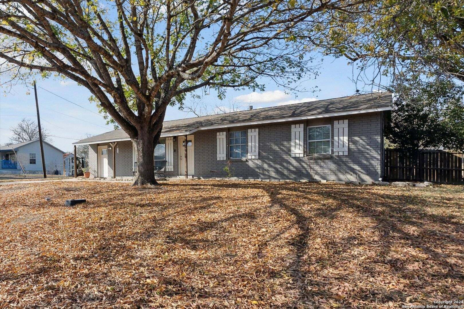 Castroville, TX 78009,1315 houston