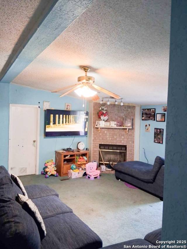 Elmendorf, TX 78112,23227 Skila