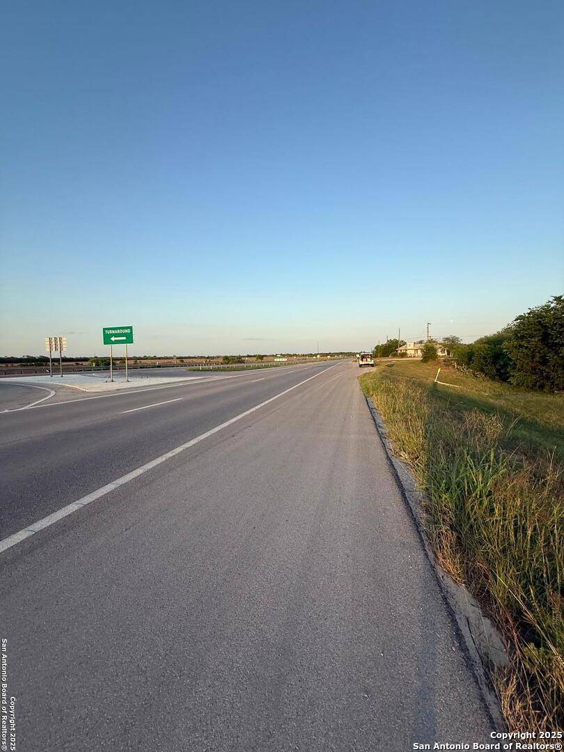 Elmendorf, TX 78112,4984 loop 1604