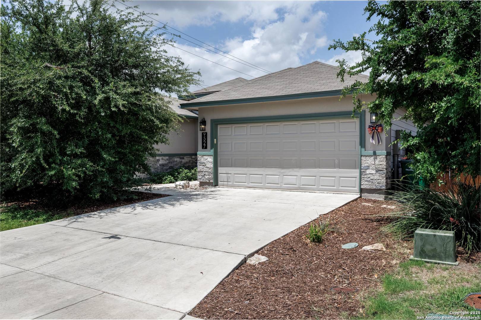 San Antonio, TX 78224,9527 Butterfly Bend