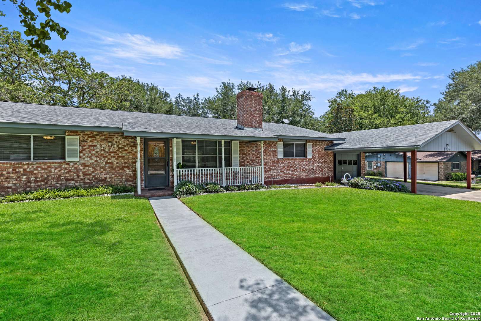 Floresville, TX 78114,1706 Hickory St