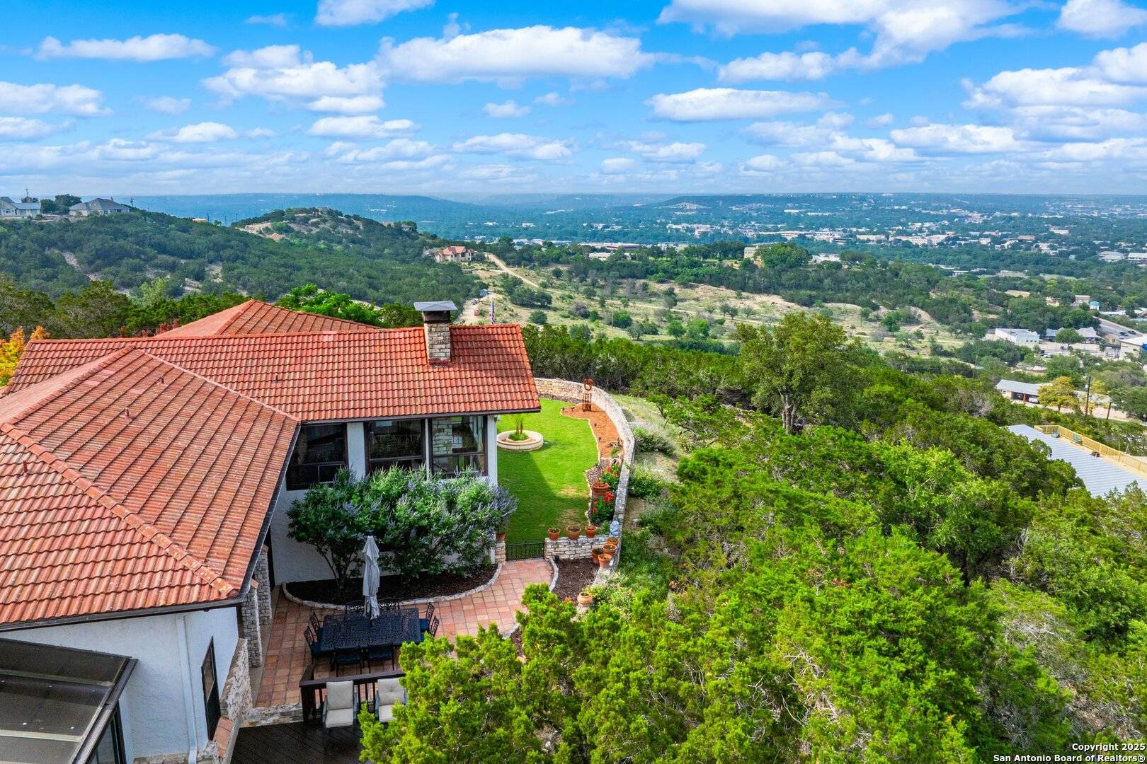 Kerrville, TX 78028,327 loma vista
