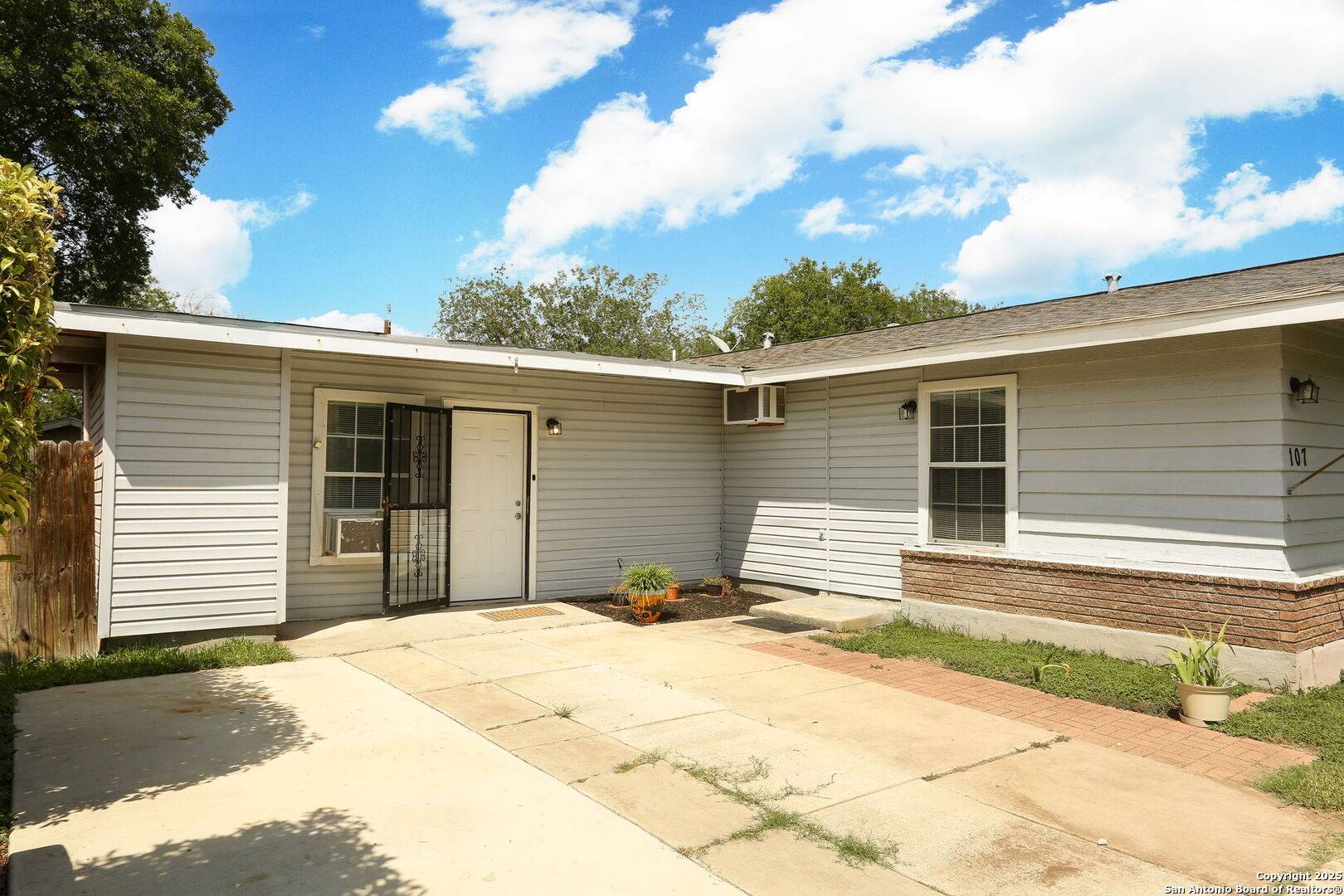 San Antonio, TX 78227,107 Westknoll