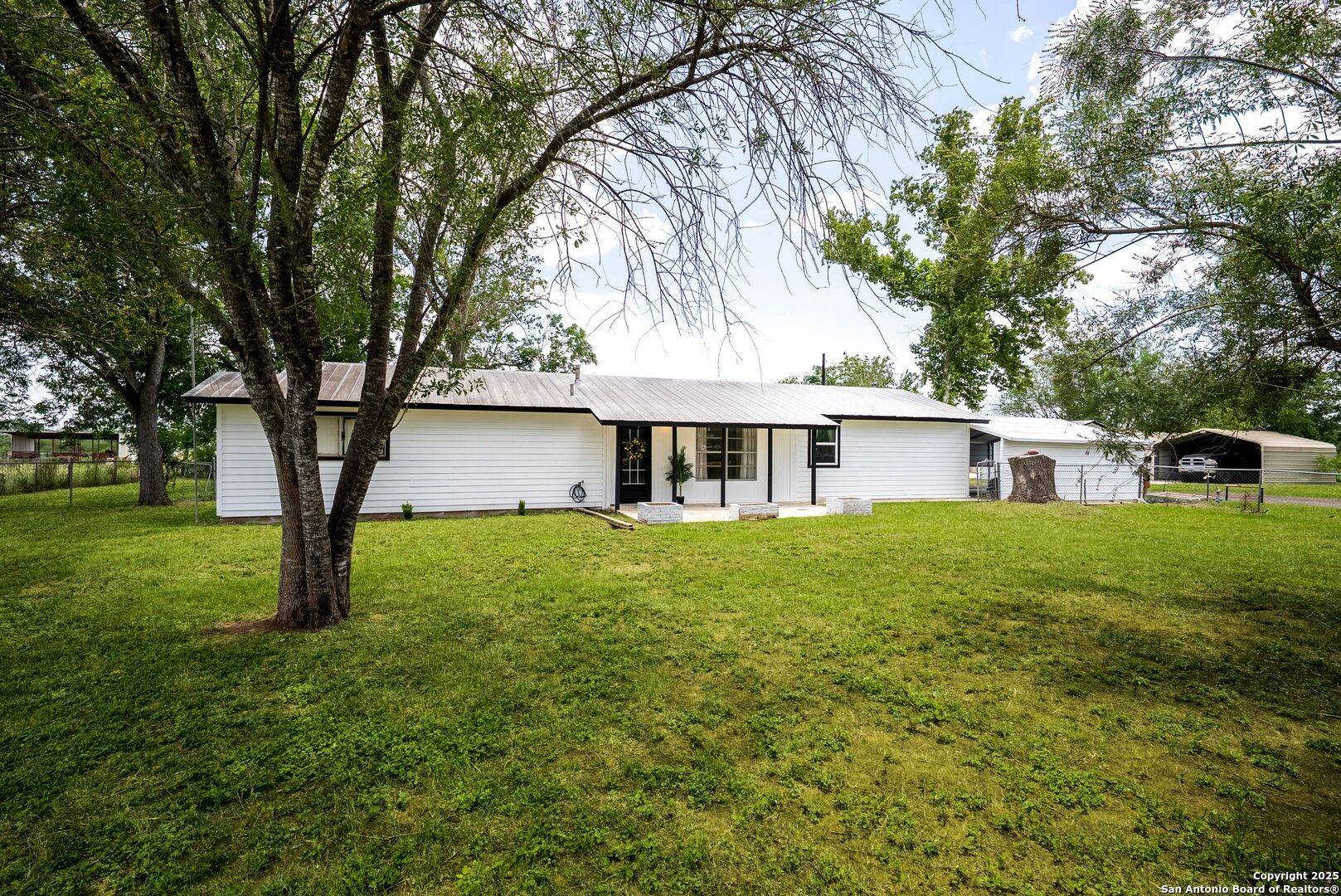 Natalia, TX 78059,754 County Road 672 W