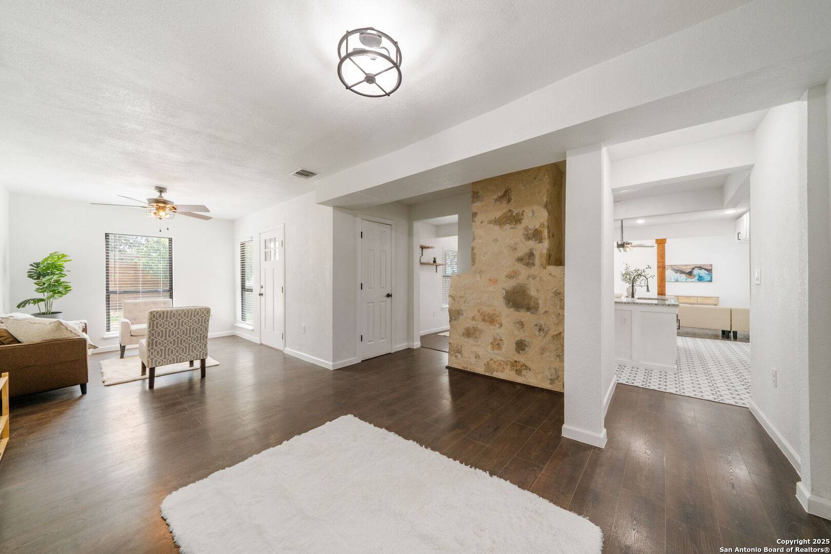 Lakehills, TX 78063,12584 Park Road 37