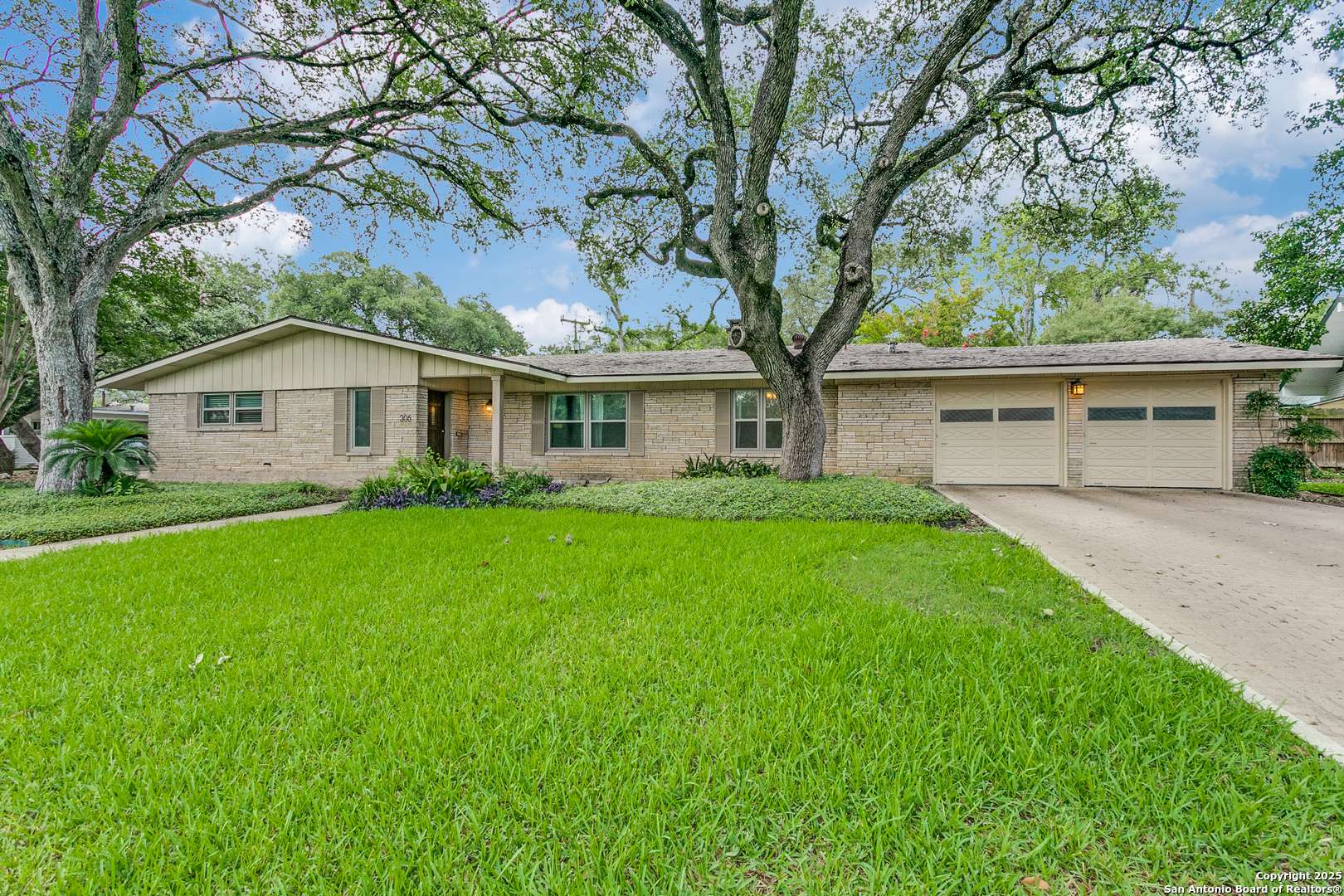 San Antonio, TX 78209,306 Cave
