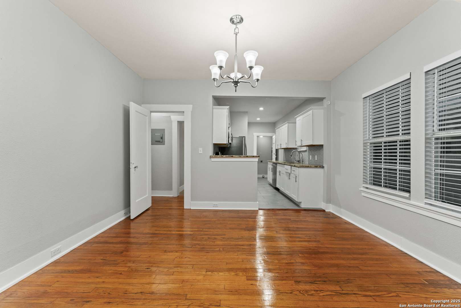 San Antonio, TX 78201,1806 W MISTLETOE AVE
