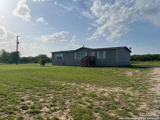 Yancey, TX 78886,352 County Road 741