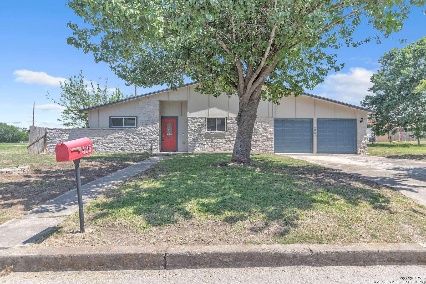Universal City, TX 78148,426 Lindbergh