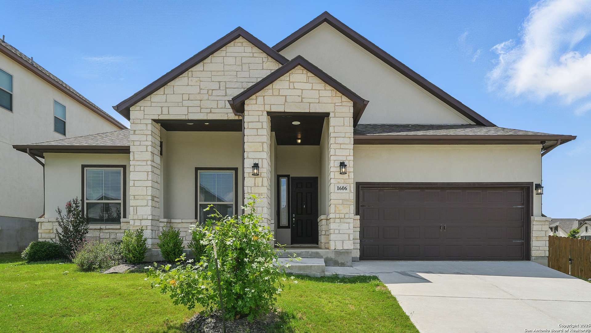 New Braunfels, TX 78132,1606 Folk Victorian