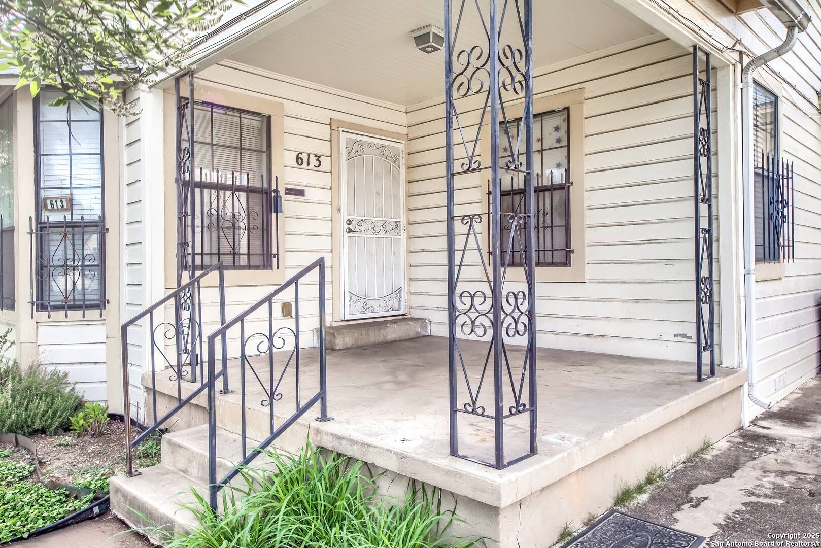 San Antonio, TX 78204,613 Drake Ave