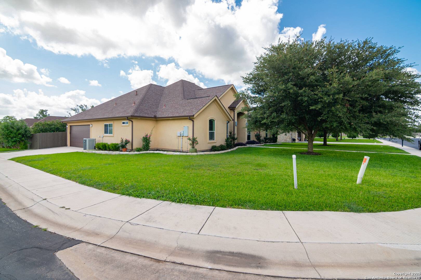 Seguin, TX 78155,647 Oak Creek