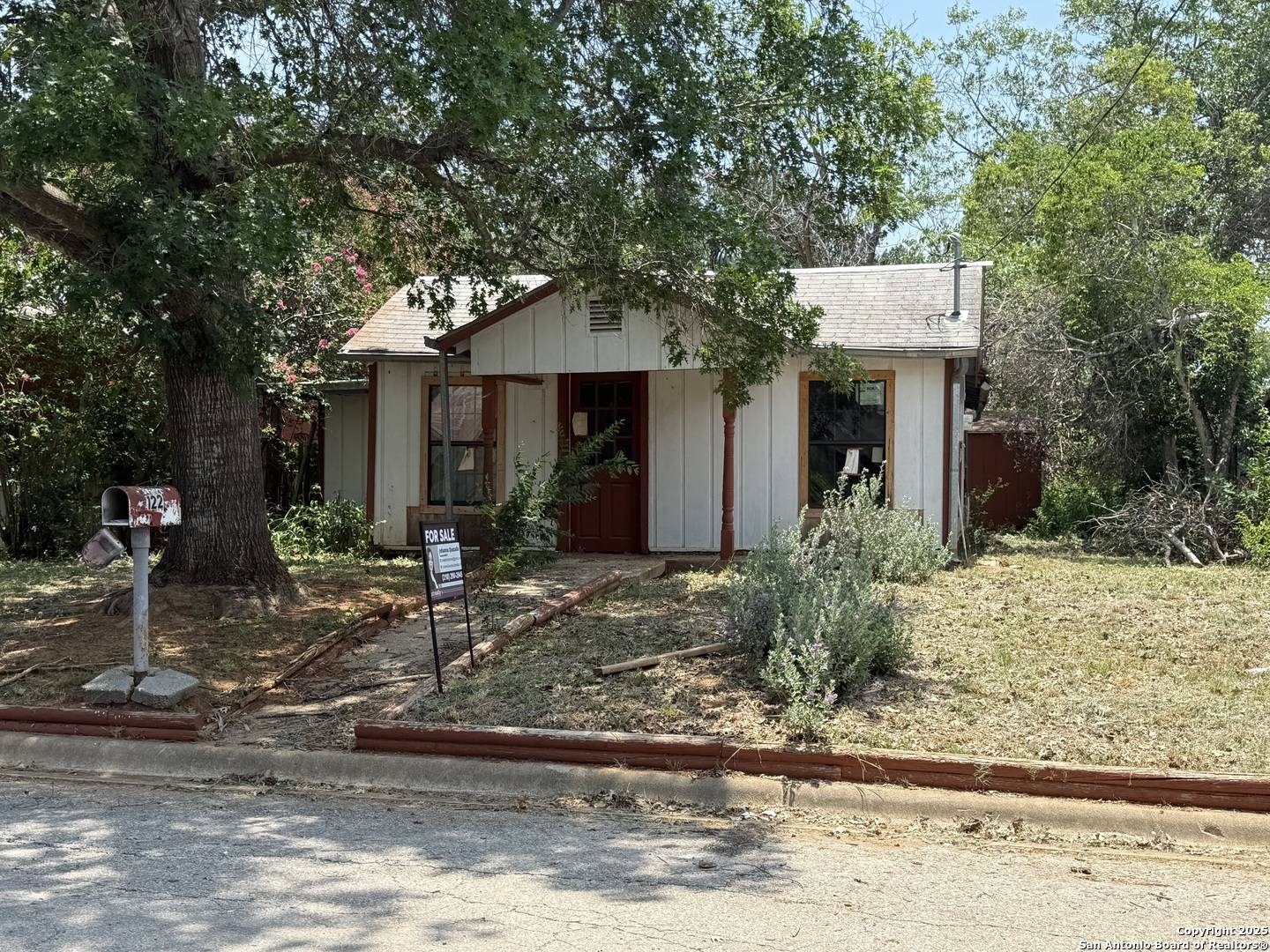 Pearsall, TX 78061,122 N. Garcia