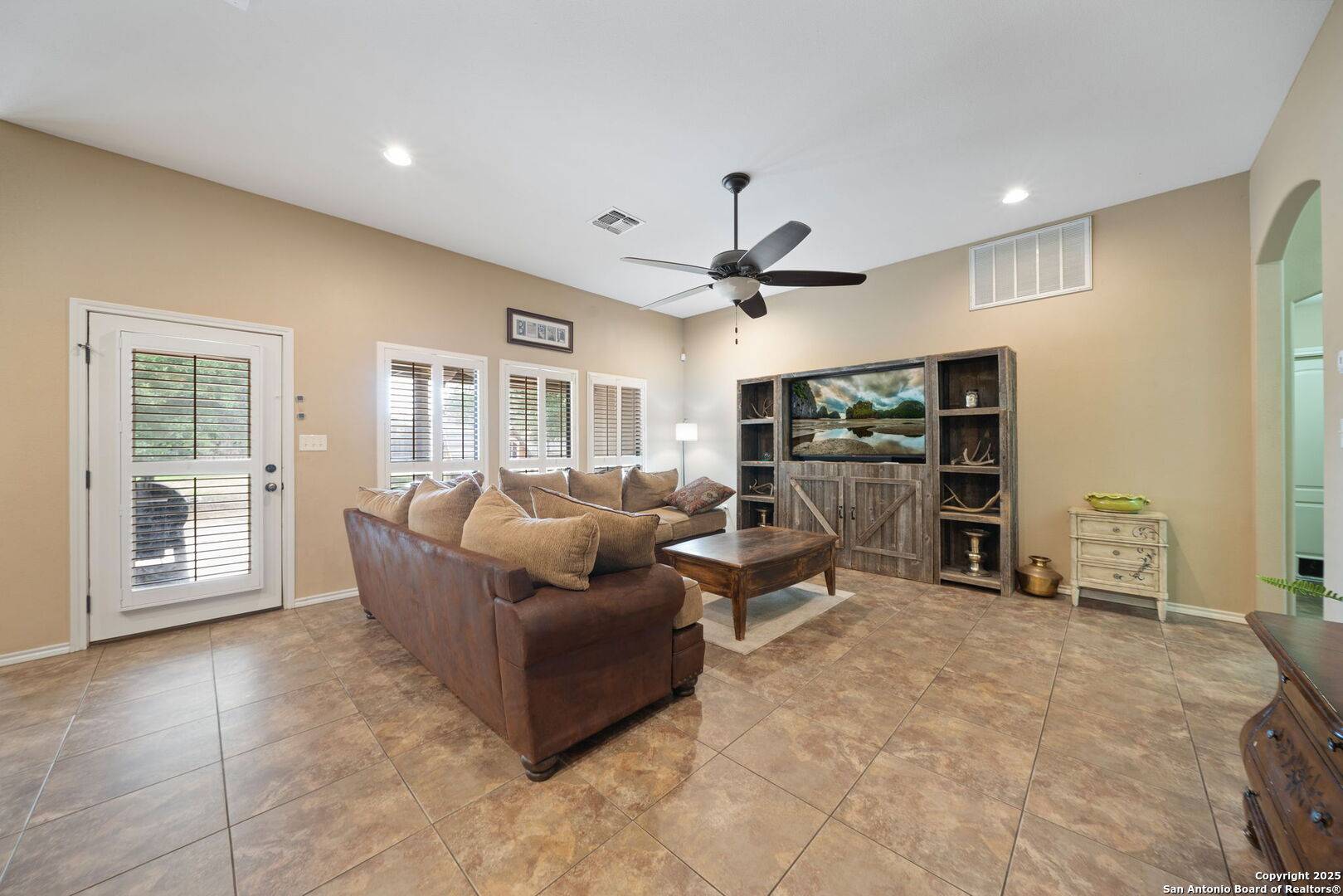 Pleasanton, TX 78064,214 Yorktown