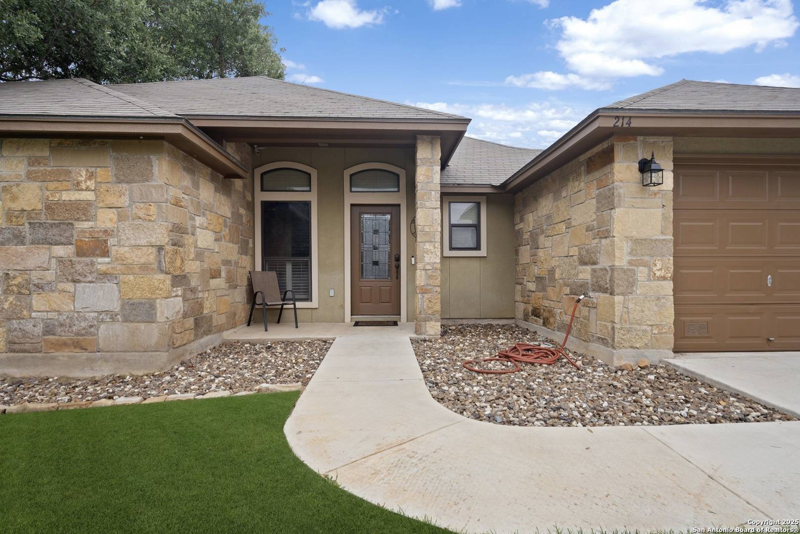 Pleasanton, TX 78064,214 Yorktown