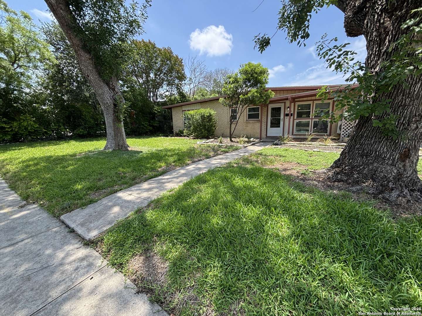 San Antonio, TX 78216-6414,318 SPRUCEWOOD LN
