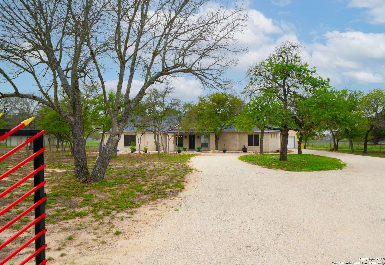 Natalia, TX 78059,120 County Road 6867