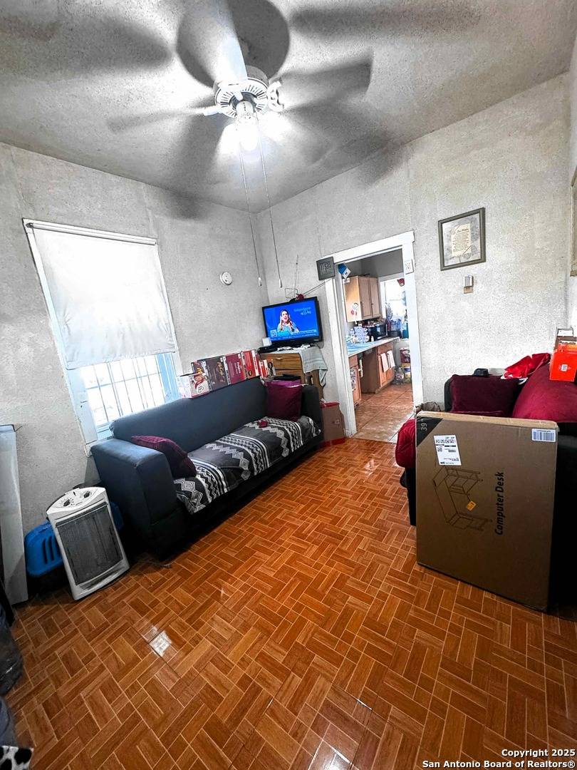 San Antonio, TX 78204,422 E Franciscan