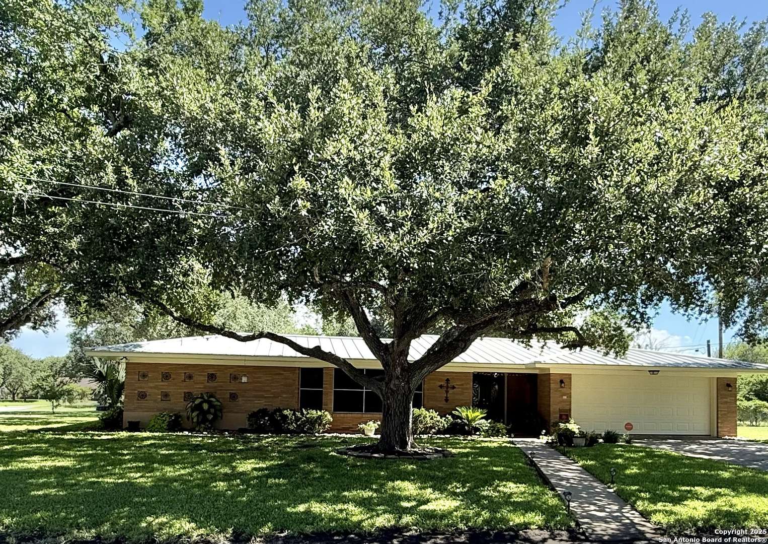 Kenedy, TX 78119,803 Leland