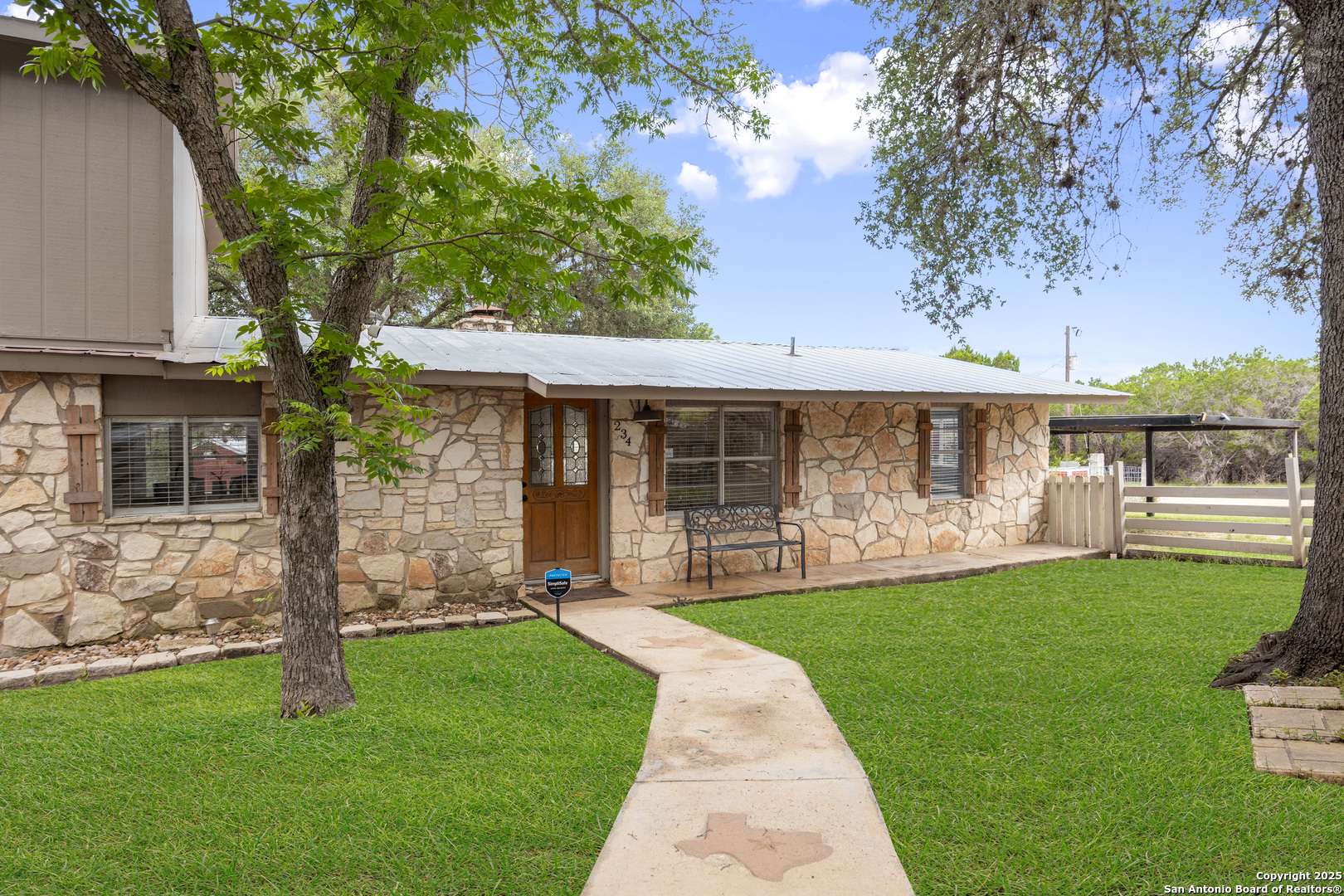 Lakehills, TX 78063,234 Arizona Ave