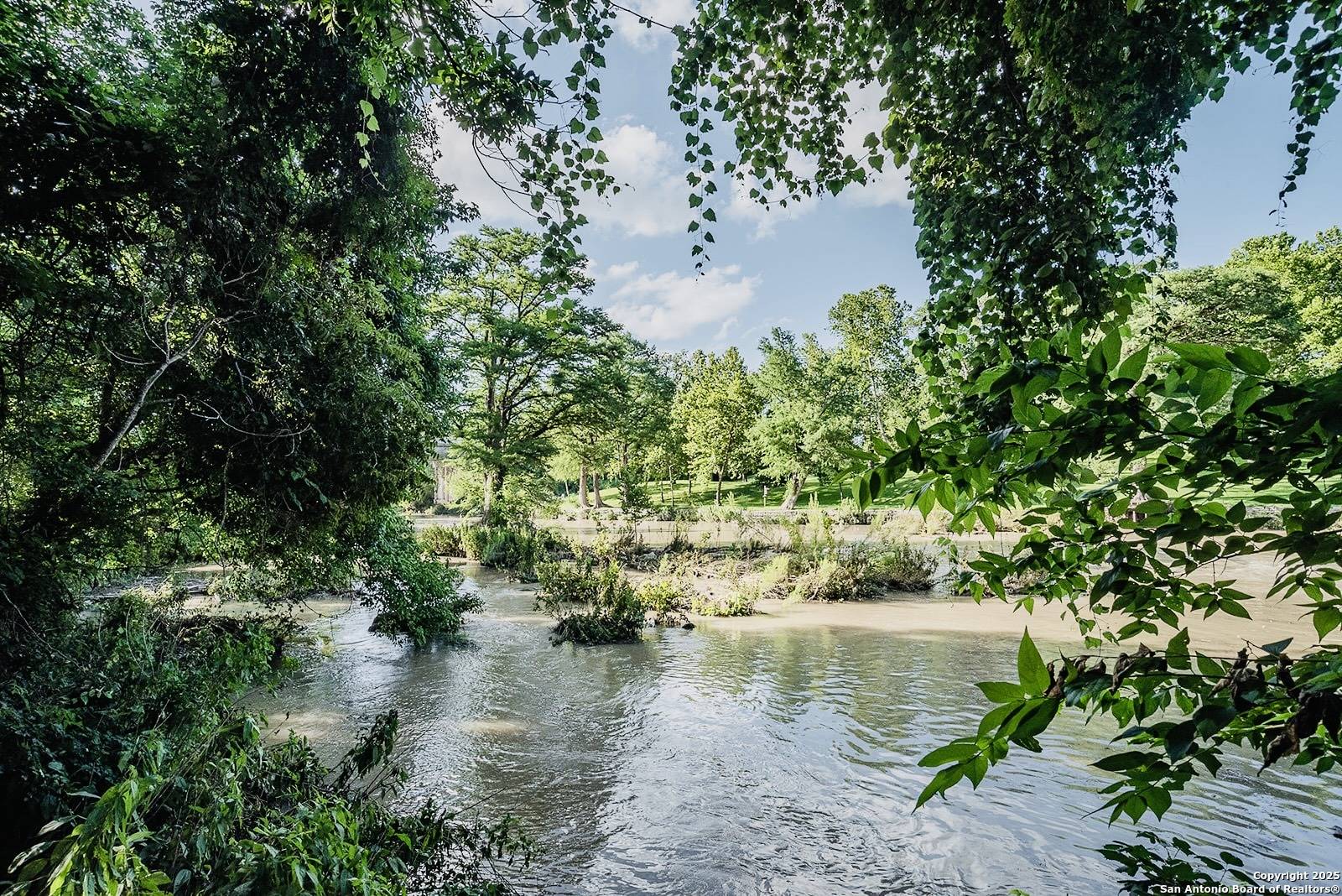 Mcqueeney, TX 78123,140 Riverview Rd