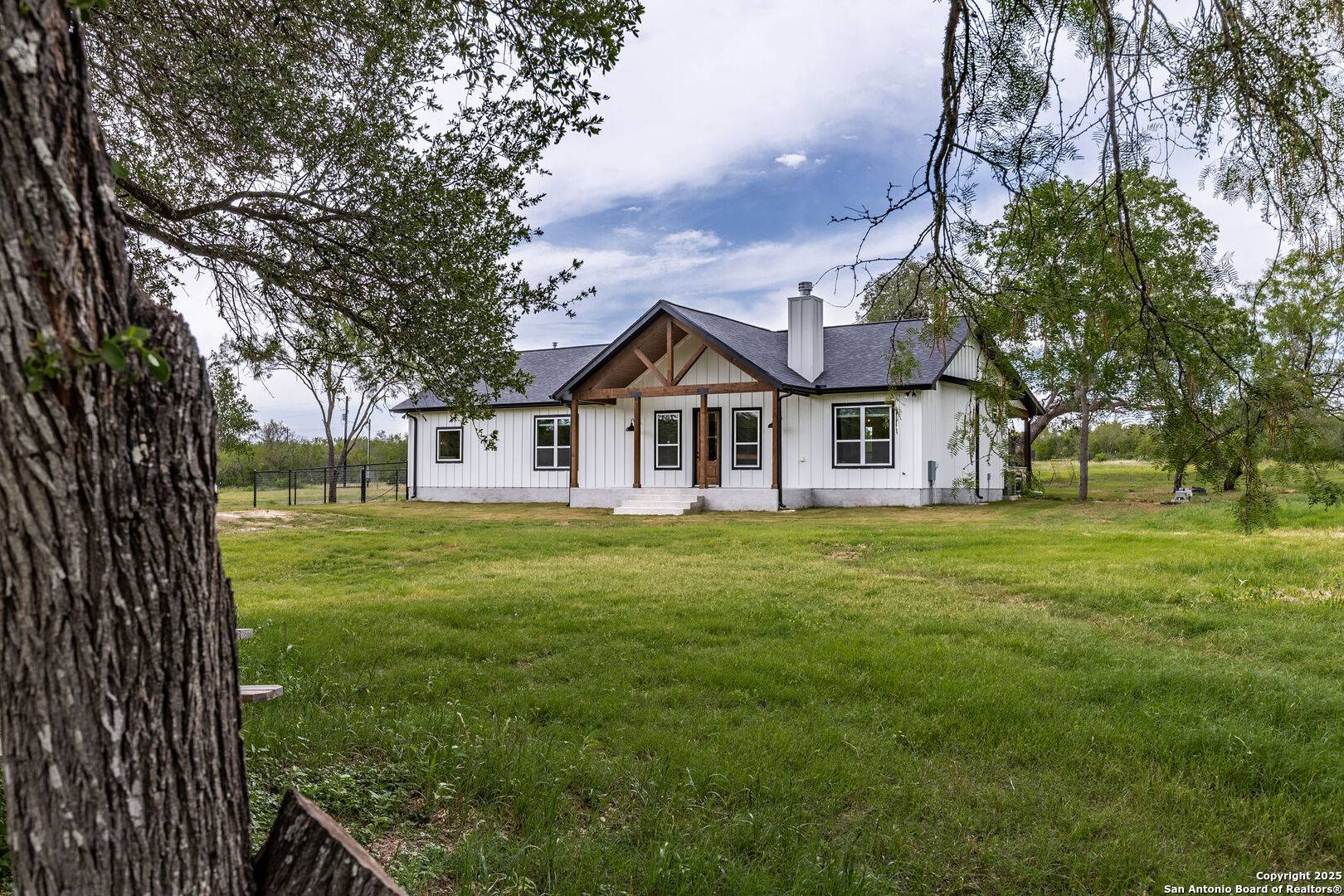 Seguin, TX 78155,1130 Church