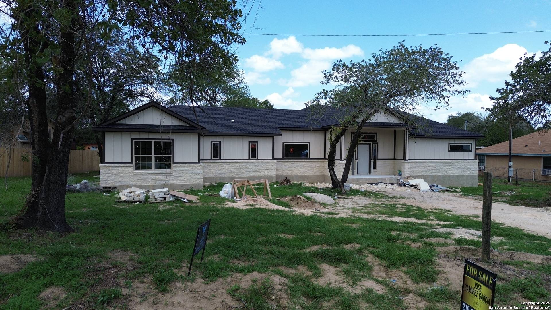 Elmendorf, TX 78112,23048 Hilltop Peaks